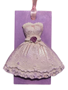 Suspension en platre robe mauve.png