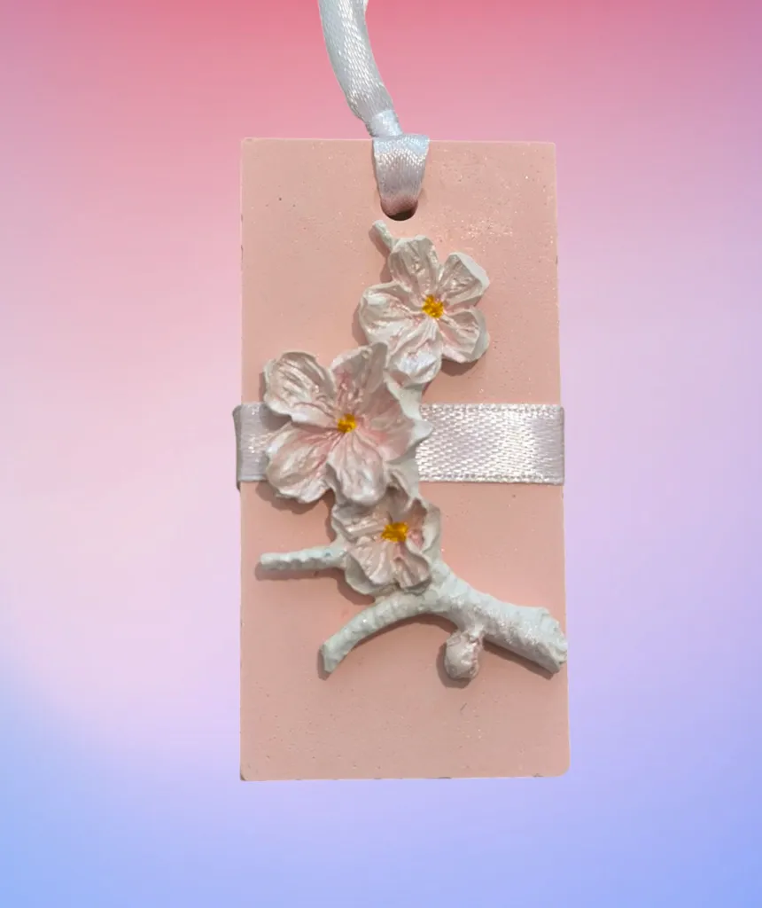 Suspension en platre fleur de cerisier.webp