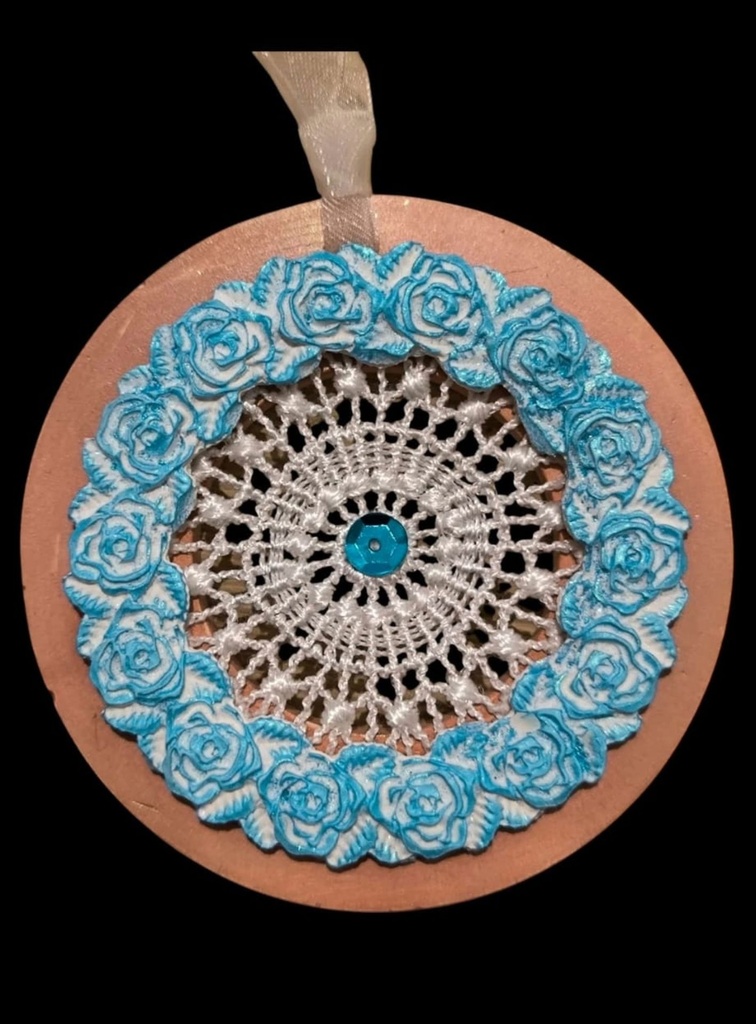 Suspension en platre rond de roses.jpg