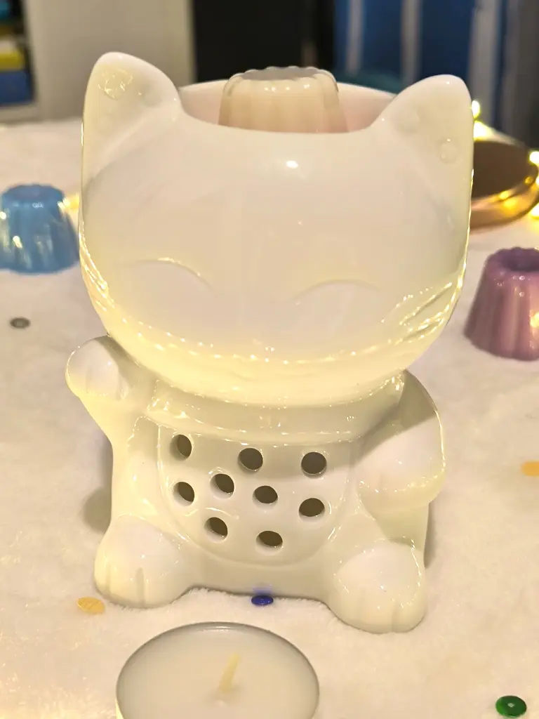 Brûle Parfum Céramy Tommy –(dos du chat) Bougeoir en Céramique Laquée – Diffusion Cires Parfumées, Huiles Essentielles .webp