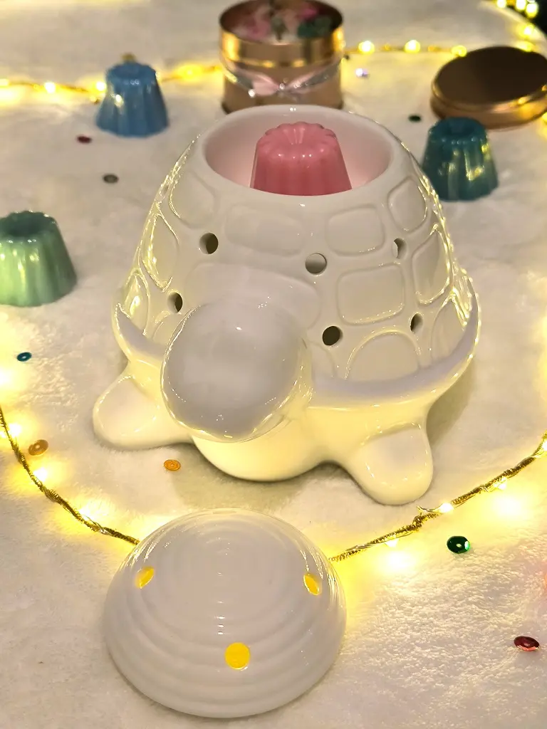 Brûle Parfum Céramy Franklin (tortue ouverte) – Bougeoir Brûleur en Céramique Laquée – Diffusion Cires Parfumées, Huiles Essentielles, Senteurs.webp