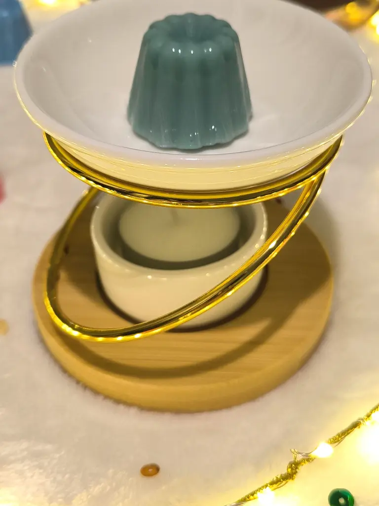 Brûle Parfum Simplicity Hula - Métal, Céramique Laquée et Bambou, vu de dessus.webp