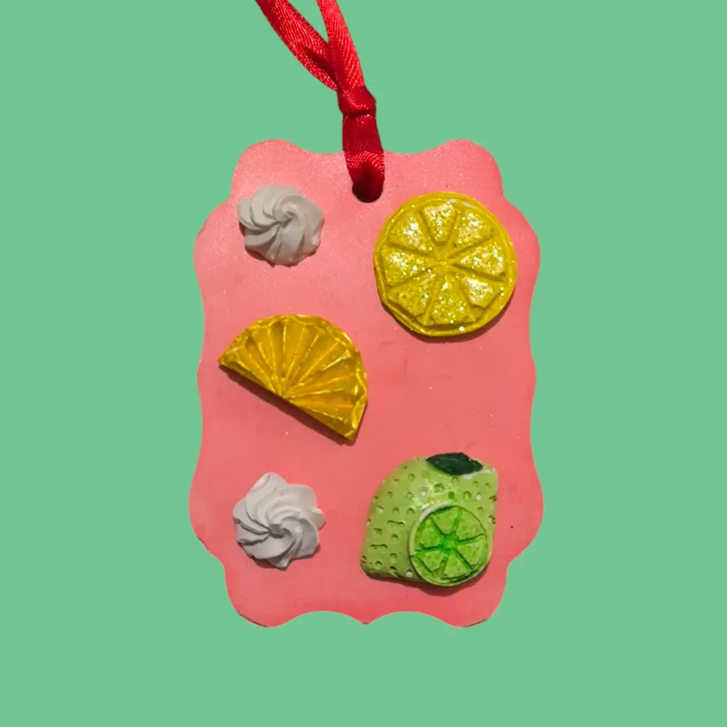 Suspension en plâtre 1=3 à parfumer sur le verso (2 offertes) fin de série